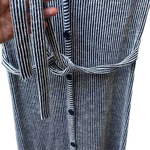 Adorable Black &White Thin Striped Dress w/Belt ♠️ - Picture 4 of 5
